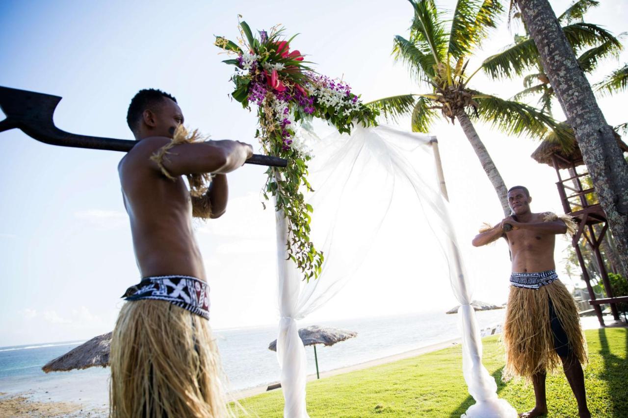 أوتريغر فيجي بيتش ريزورت كوروتوغو المظهر الخارجي الصورة A Samoan wedding