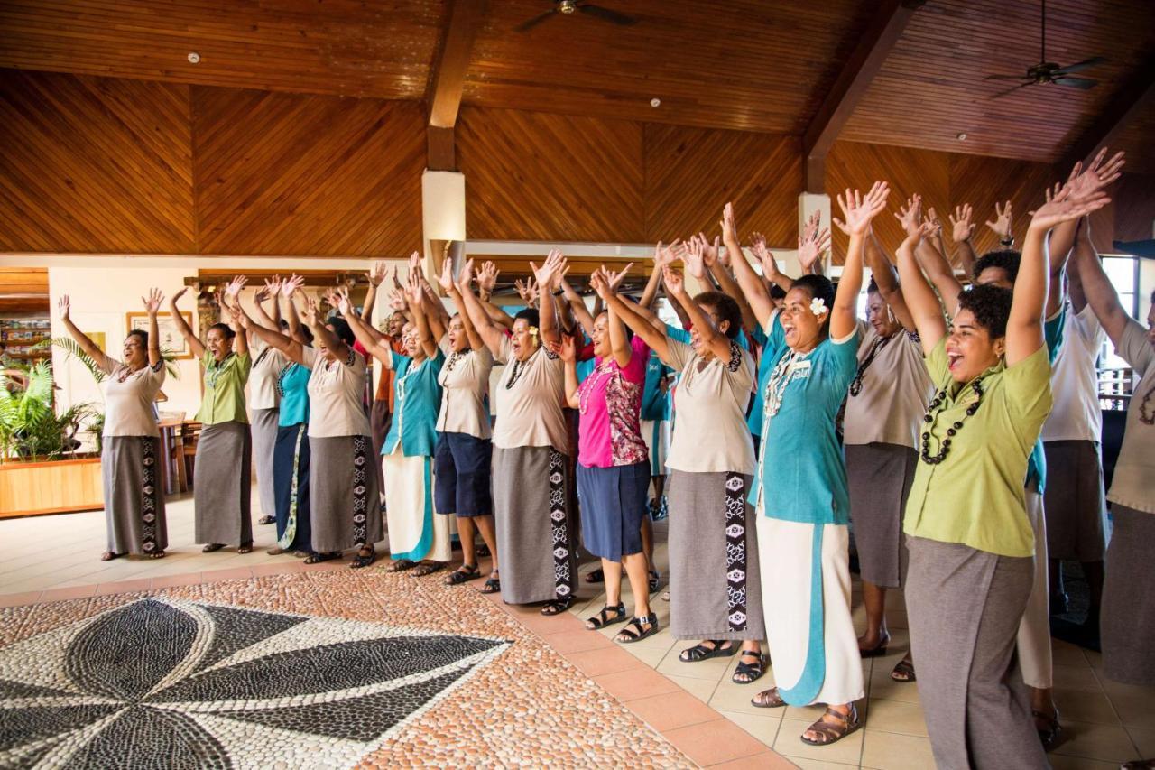 أوتريغر فيجي بيتش ريزورت كوروتوغو المظهر الخارجي الصورة A group of women from the Free Wesleyan Church of Tonga