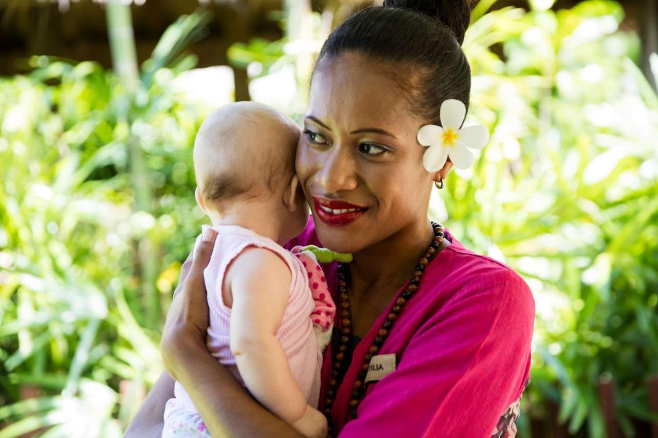 أوتريغر فيجي بيتش ريزورت كوروتوغو المظهر الخارجي الصورة A mother and child in Samoa