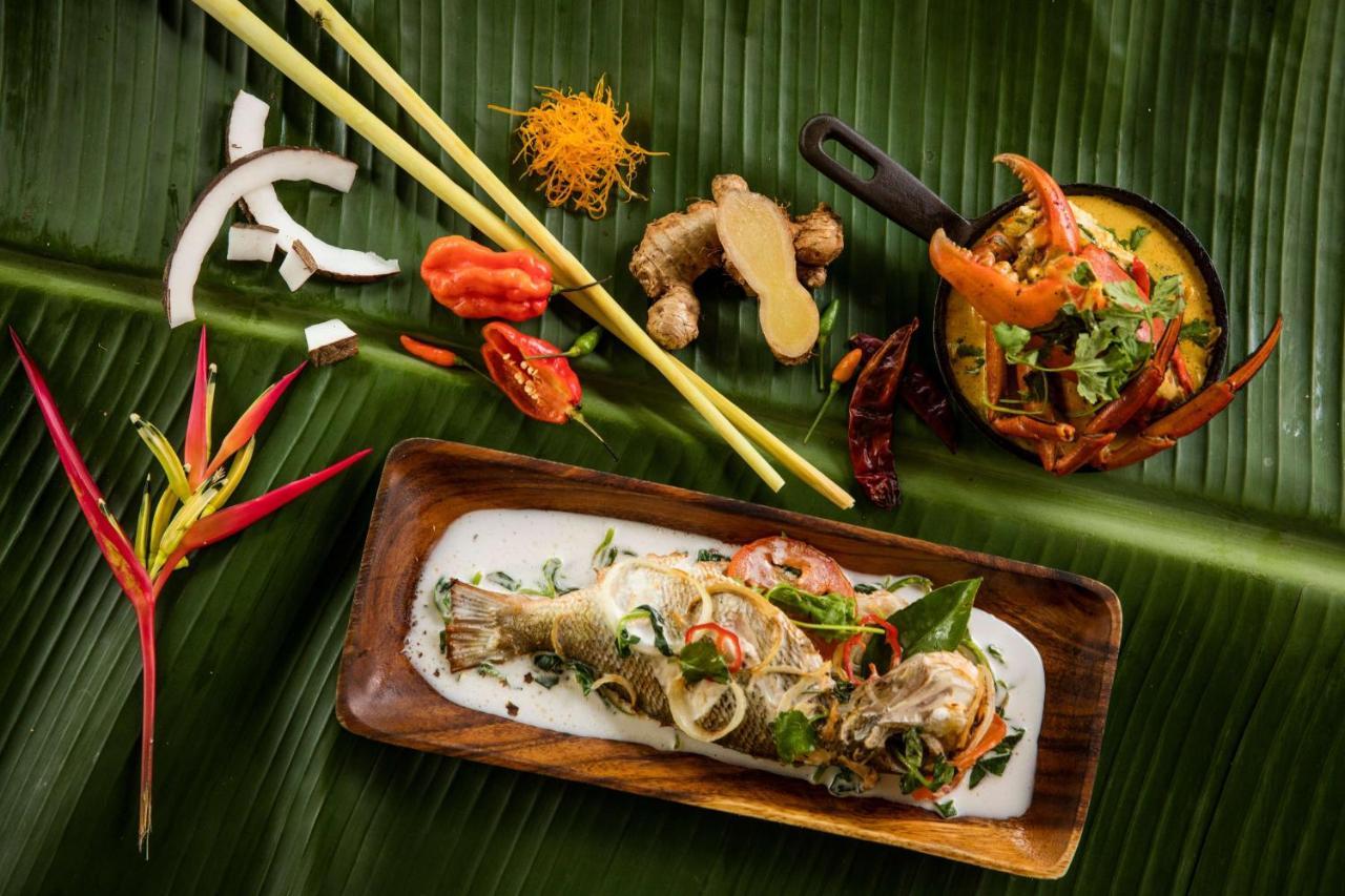 أوتريغر فيجي بيتش ريزورت كوروتوغو المظهر الخارجي الصورة Thai food