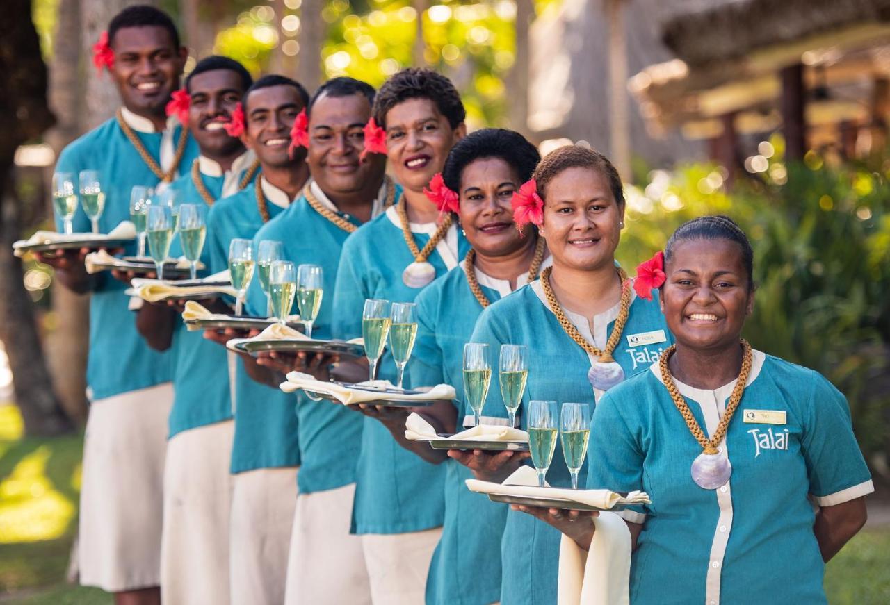 أوتريغر فيجي بيتش ريزورت كوروتوغو المظهر الخارجي الصورة Staff at the resort